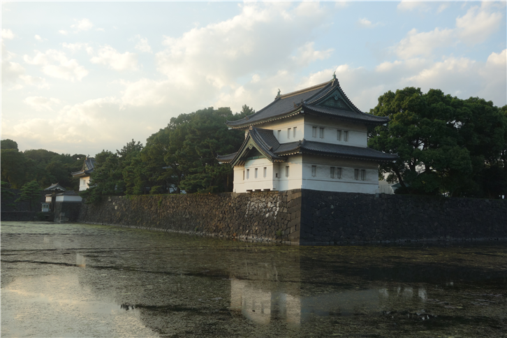 tokyo-2015 5472 Imperial Palace moat-crop-v2.JPG
